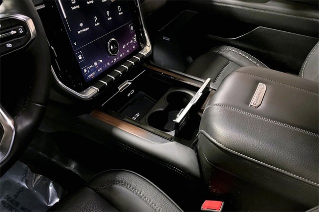 Certified 2025 GMC Yukon Denali image 32