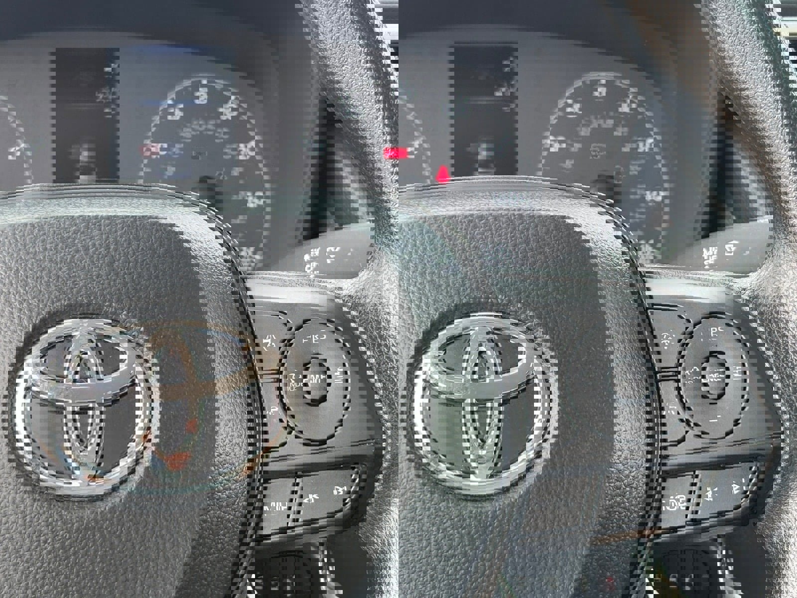 Used 2025 Toyota Corolla LE image 20