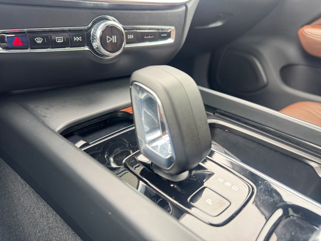 Used 2025 Volvo V60 B5 Cross Country Plus image 16