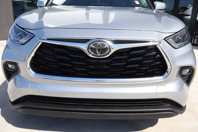 Used 2020 Toyota Highlander Limited FWD image 20