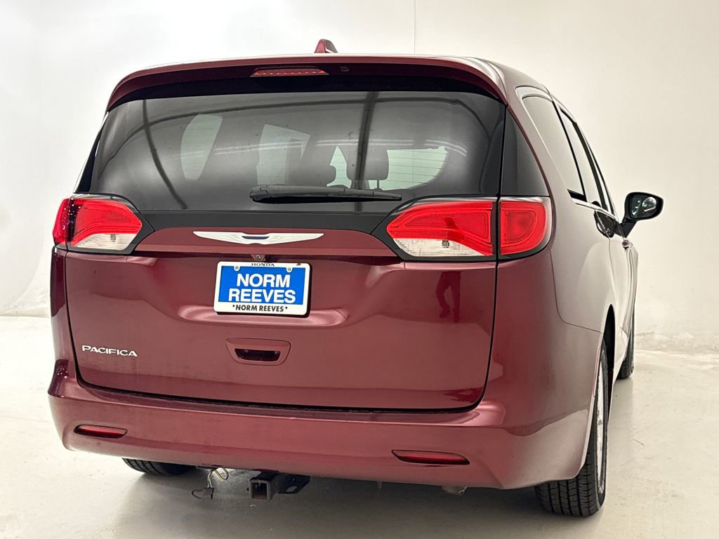 Used 2017 Chrysler Pacifica Touring image 9