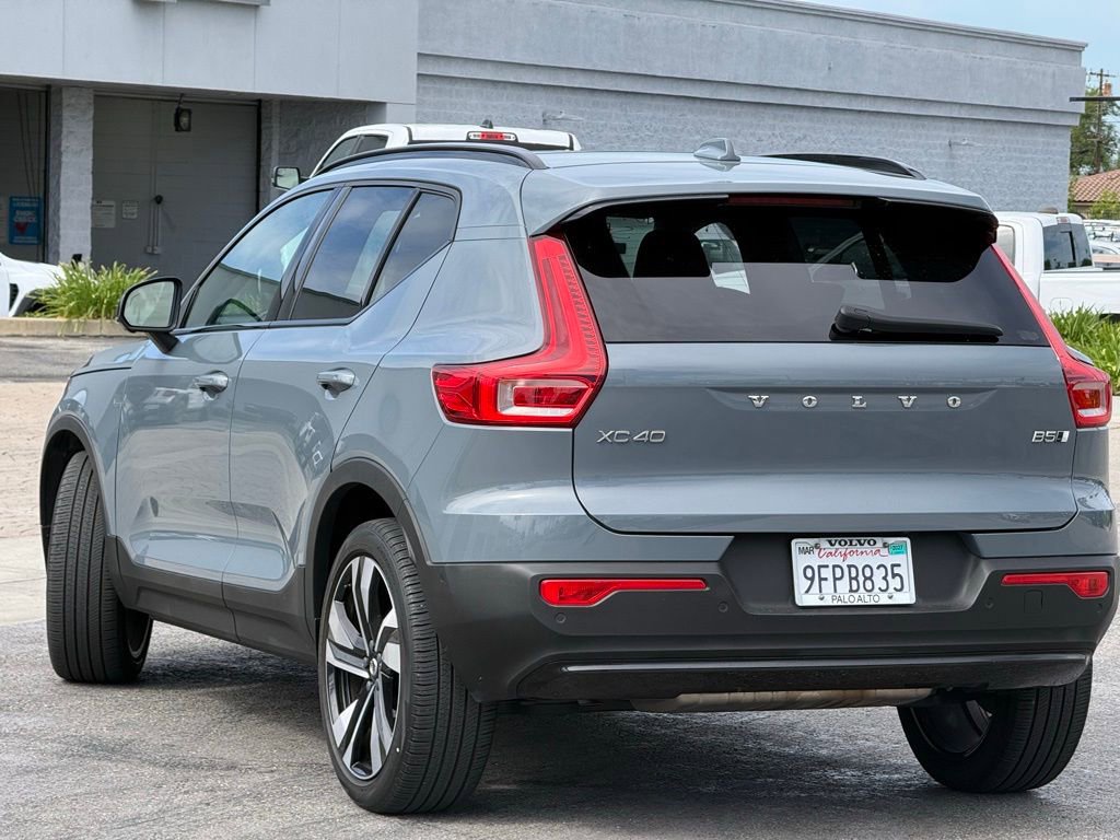 Used 2023 Volvo XC40 B5 Ultimate w/ Protection Package Premier image 2