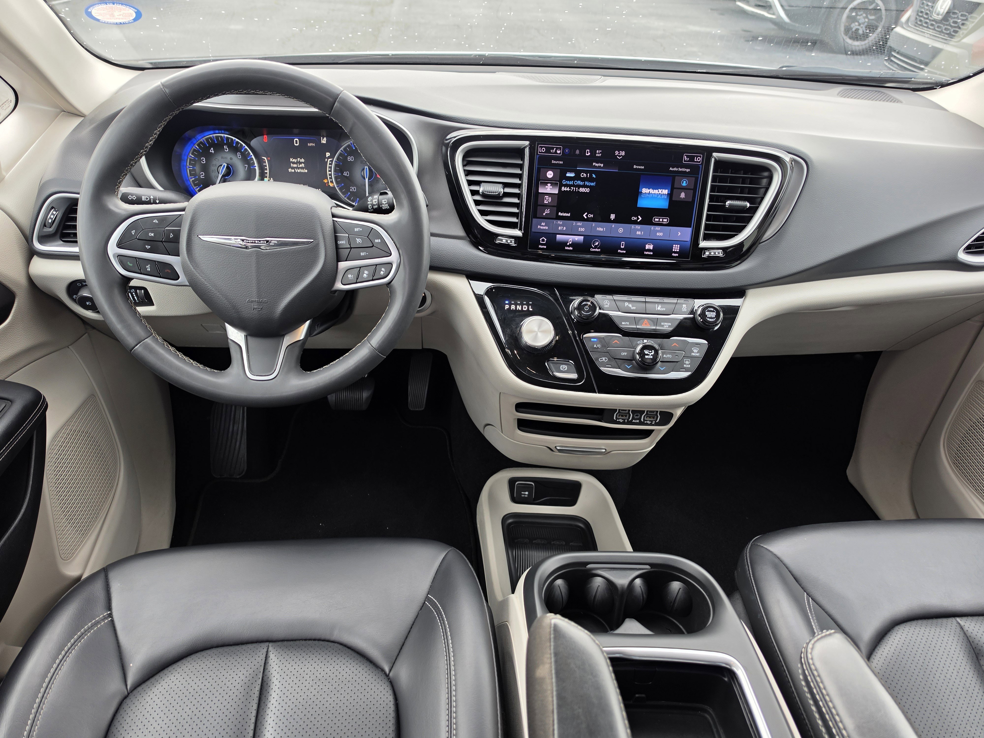 Used 2023 Chrysler Pacifica Touring-L FWD image 8