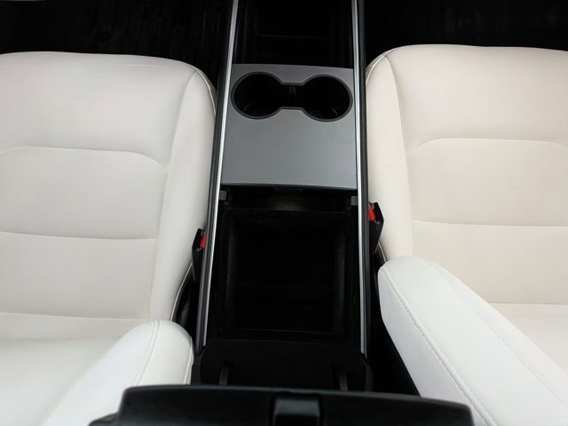 Used 2022 Tesla Model Y Performance image 32