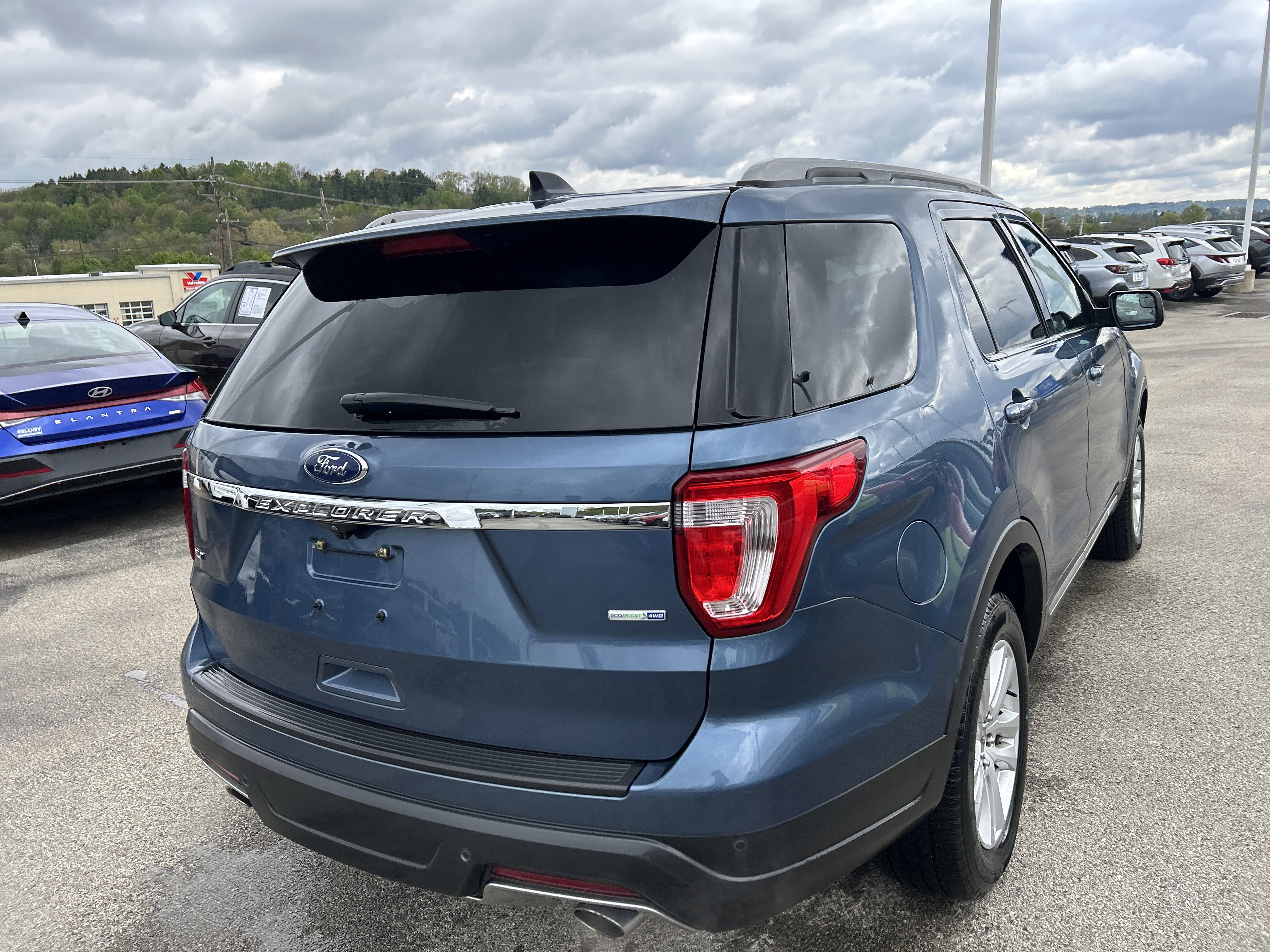 Used 2018 Ford Explorer XLT AWD/4WD image 8