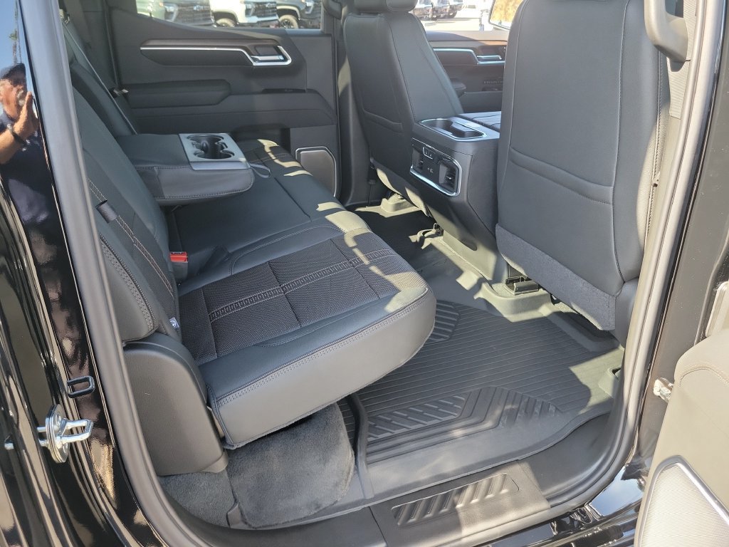 New 2026 Chevrolet Silverado 1500 High Country w/ Midnight Edition AWD/4WD image 17