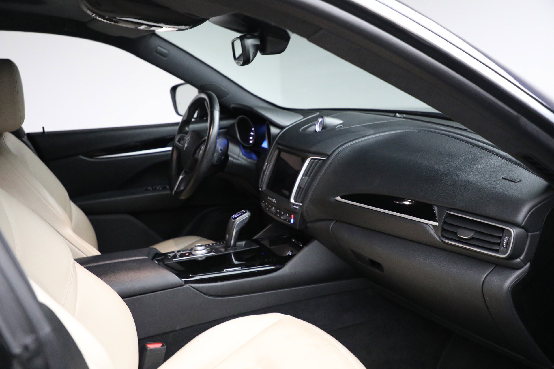 Used 2019 Maserati Levante image 20