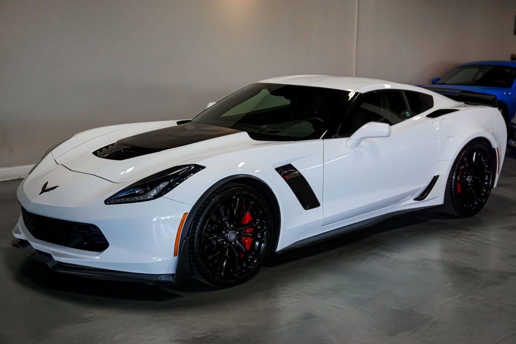 Used 2019 Chevrolet Corvette Z06 w/ Z07 Performance Package RWD image 5