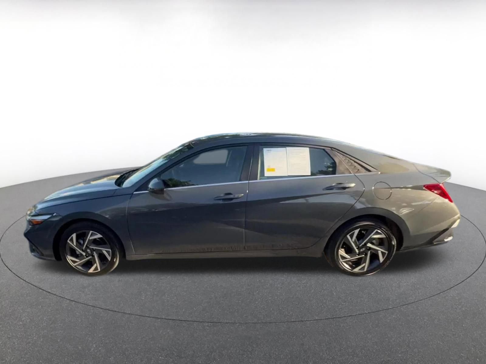 Used 2025 Hyundai Elantra SEL image 9