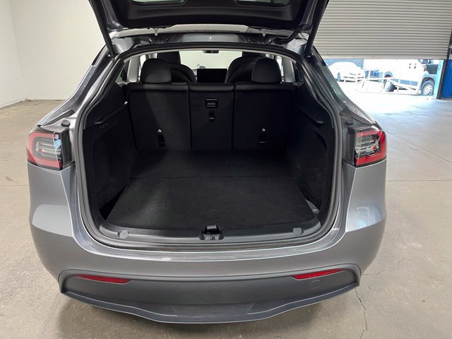 Used 2025 Tesla Model Y Long Range RWD image 17