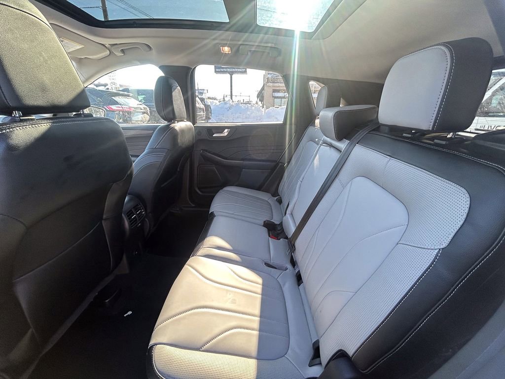 Used 2025 Ford Escape Platinum w/ Premium Technology Package image 23
