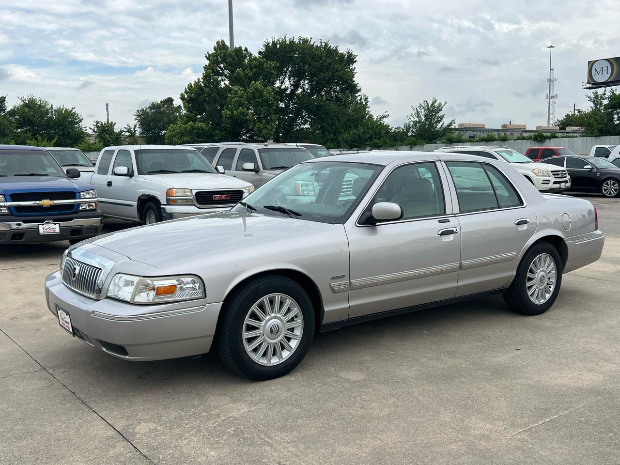 Used 2009 Mercury Grand Marquis LS RWD image 2