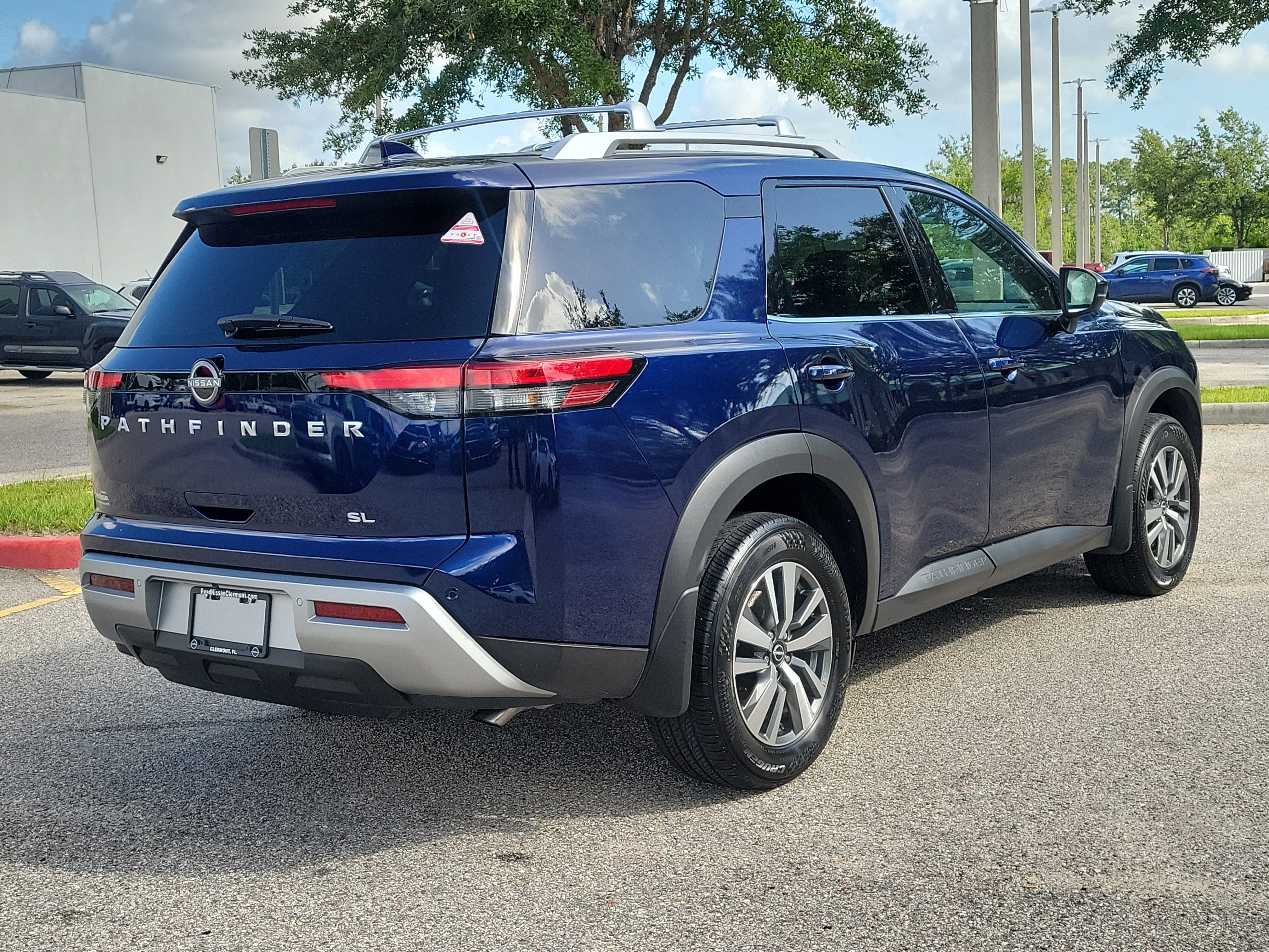 Certified 2025 Nissan Pathfinder SL FWD image 5