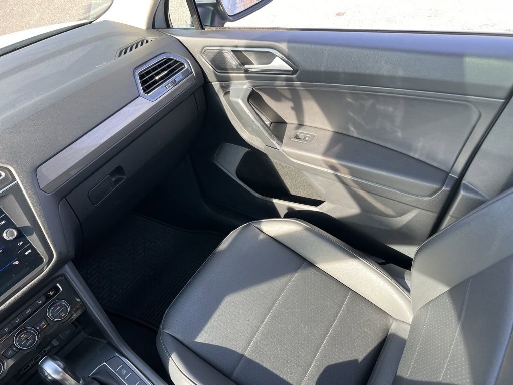 Used 2018 Volkswagen Tiguan SE w/ Panoramic Sunroof Package image 28