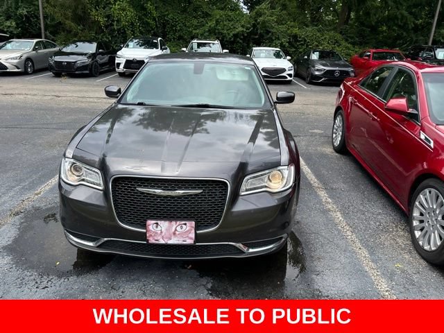 Used 2015 Chrysler 300 Limited RWD image 4