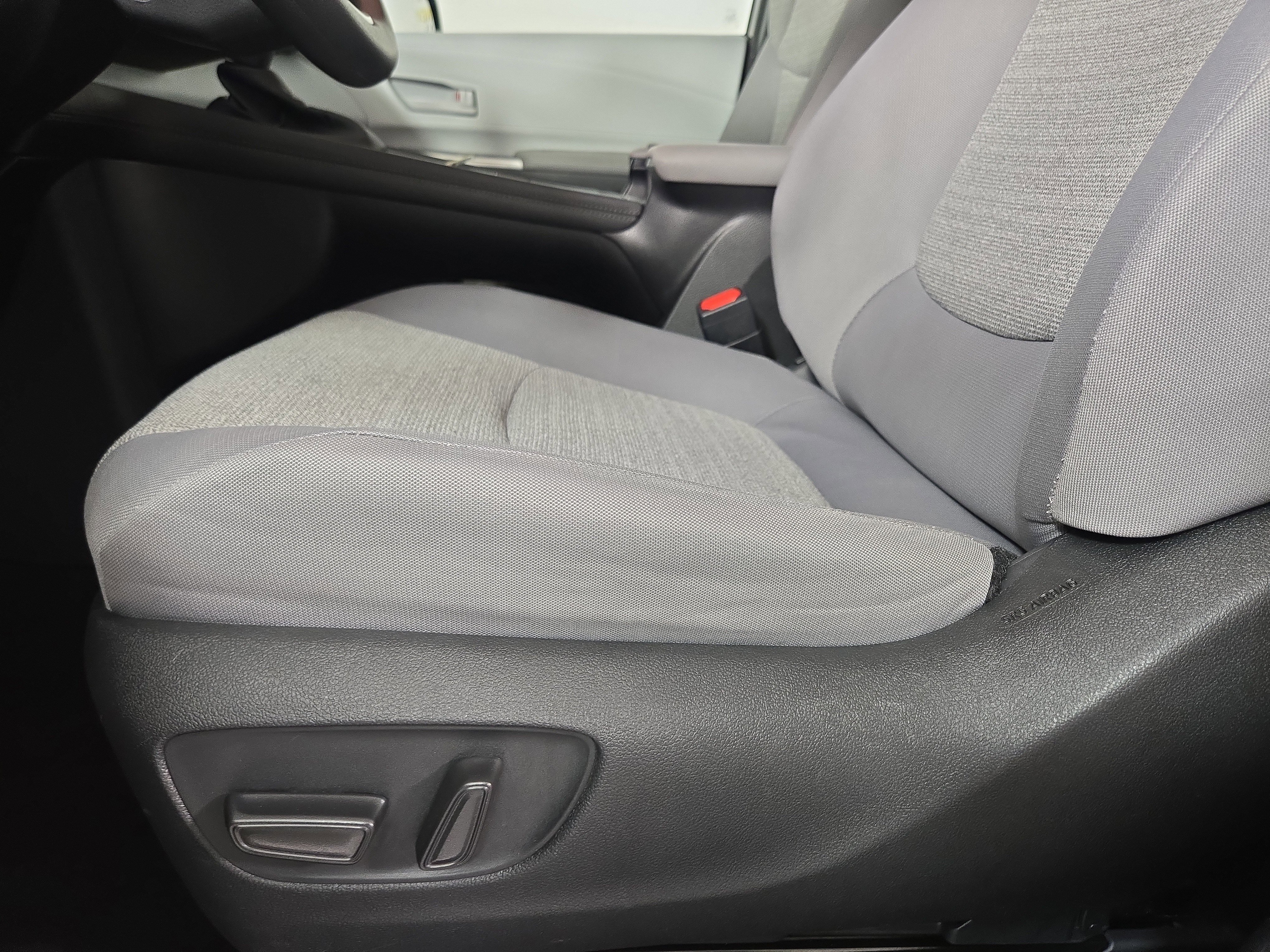 Used 2025 Toyota Sienna LE image 30