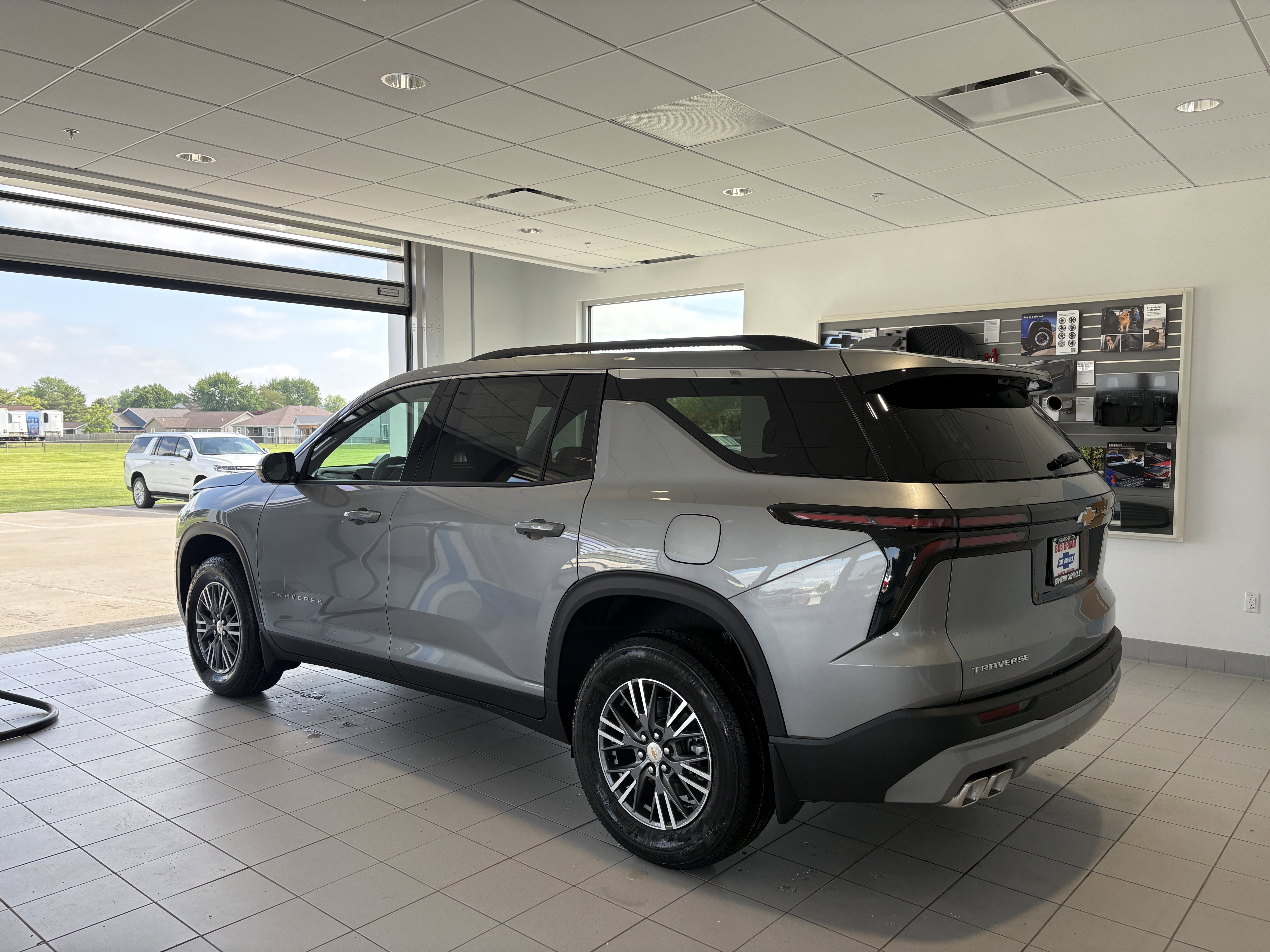 New 2026 Chevrolet Traverse LT w/ Driver Confidence Package FWD image 3