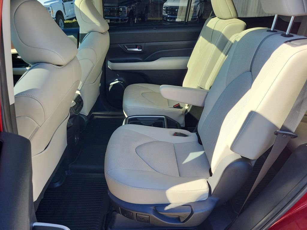 Used 2024 Toyota Grand Highlander Platinum AWD/4WD image 24
