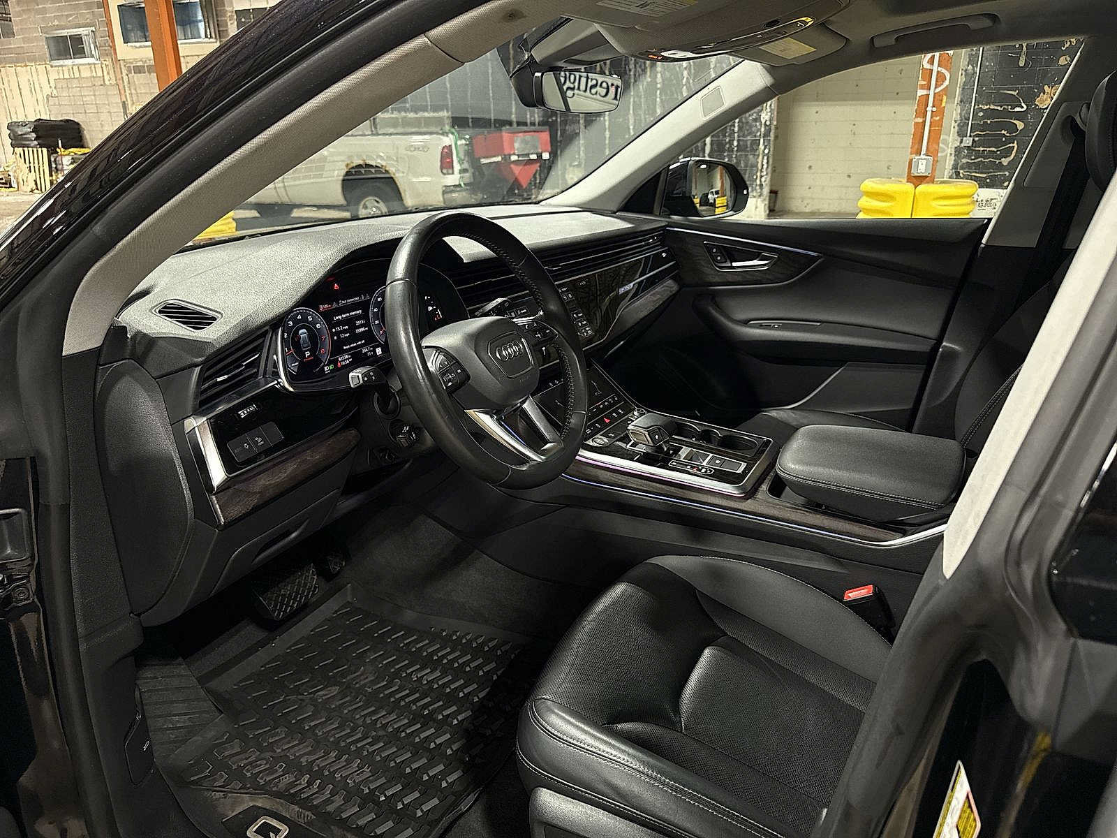 Used 2020 Audi Q8 Premium Plus w/ Premium Plus Package AWD/4WD image 31