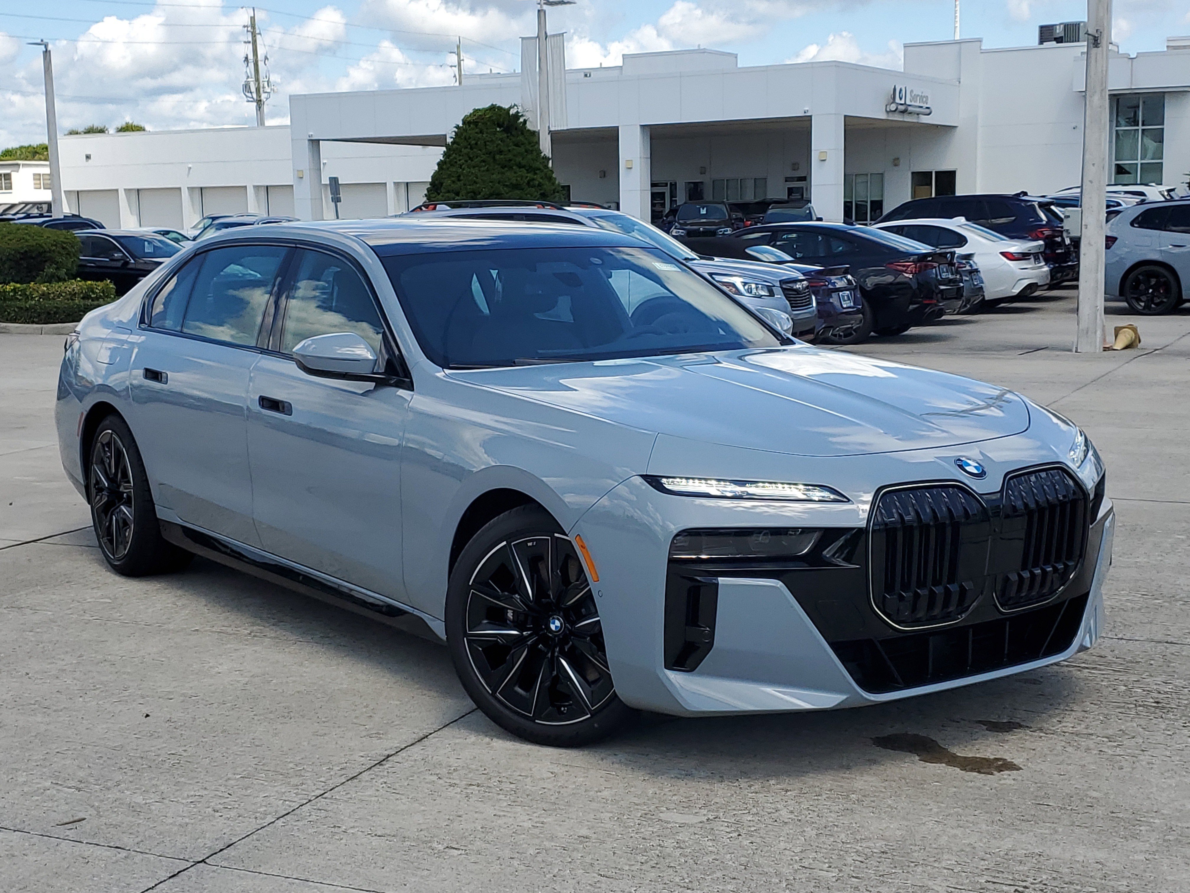 New 2025 BMW 760i xDrive w/ Executive Package