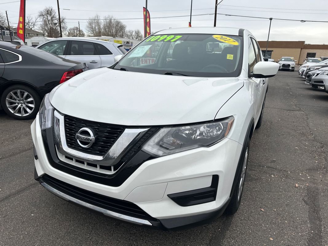 Used 2017 Nissan Rogue S image 3