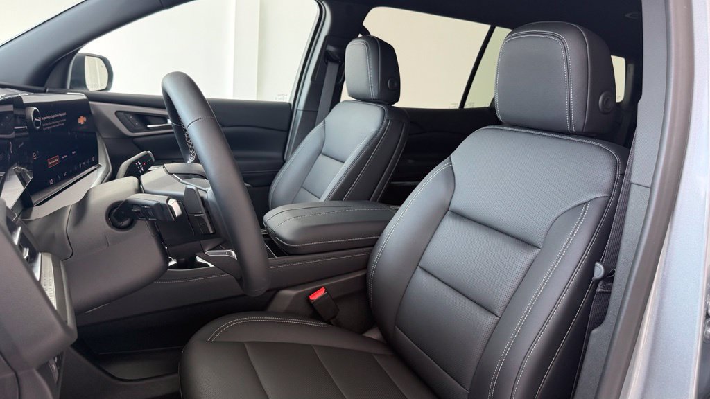 New 2027 Chevrolet Traverse LT w/ Driver Confidence Package FWD image 32