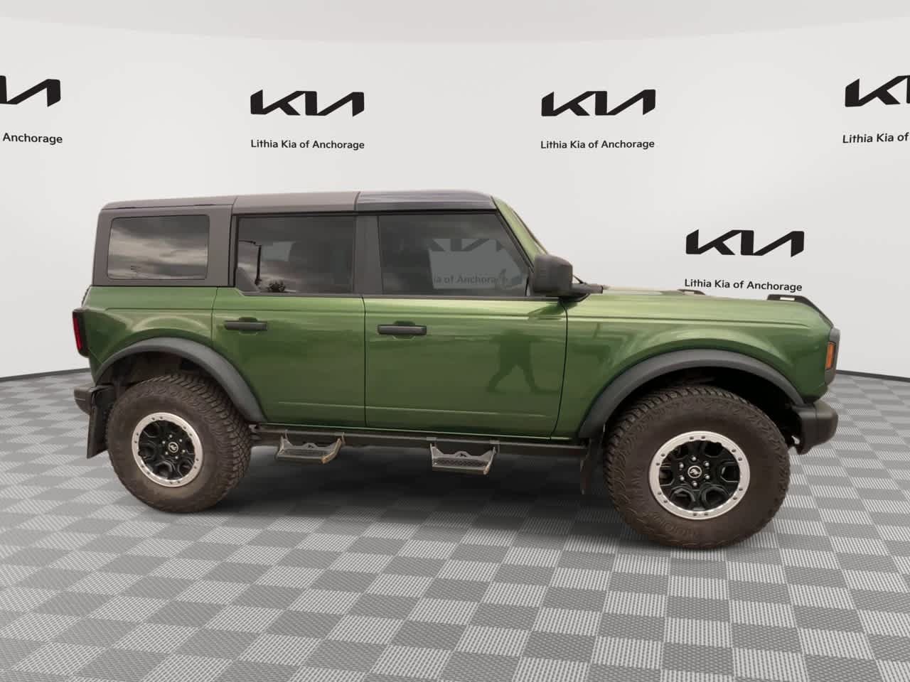 Used 2023 Ford Bronco Badlands w/ Sasquatch Package AWD/4WD image 2