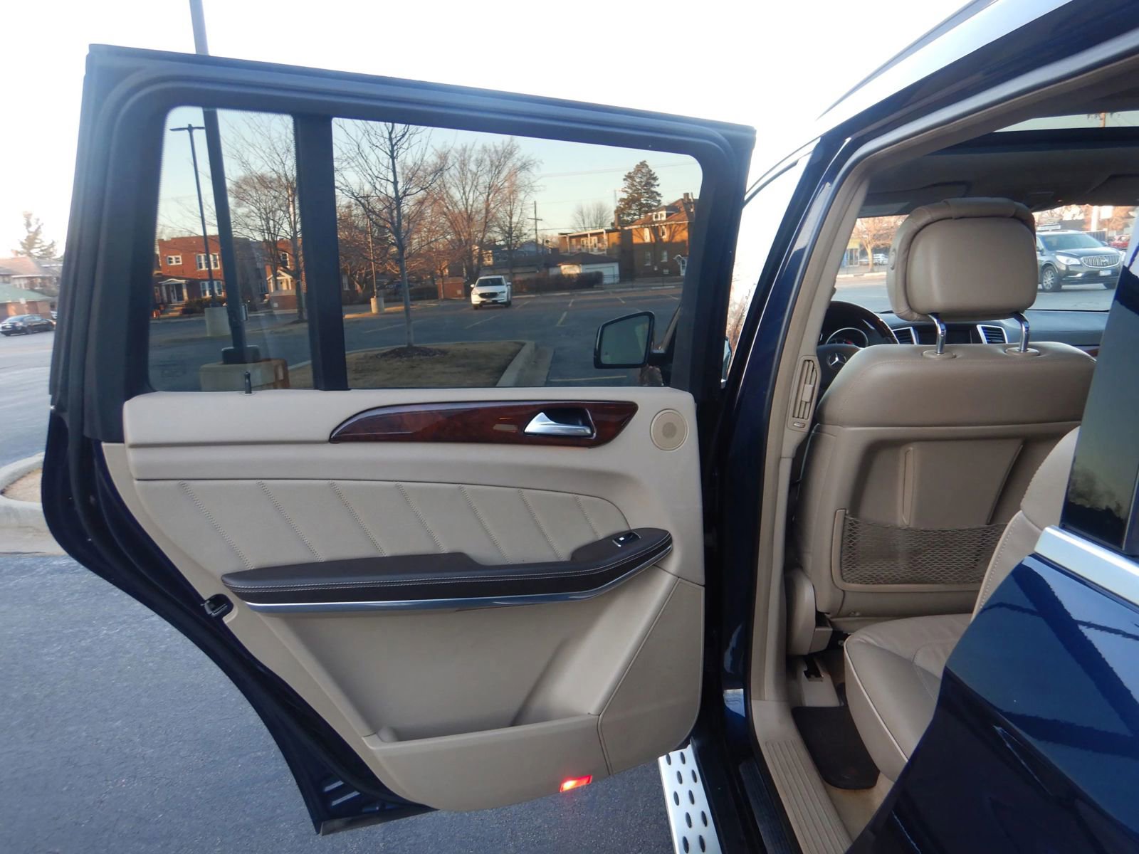 Used 2013 Mercedes-Benz GL 550 4MATIC image 16