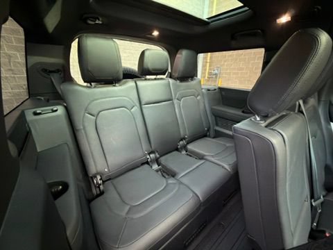 Used 2024 Land Rover Defender 130 X-Dynamic SE AWD/4WD image 19