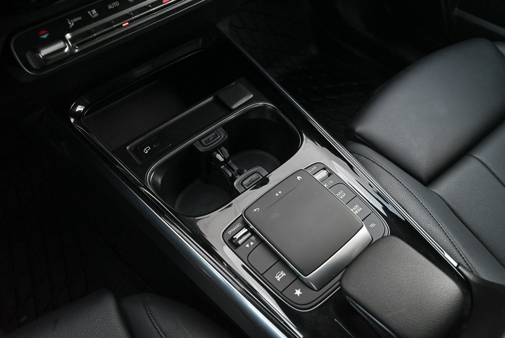 Used 2021 Mercedes-Benz GLB 250 4MATIC w/ Premium Package image 15