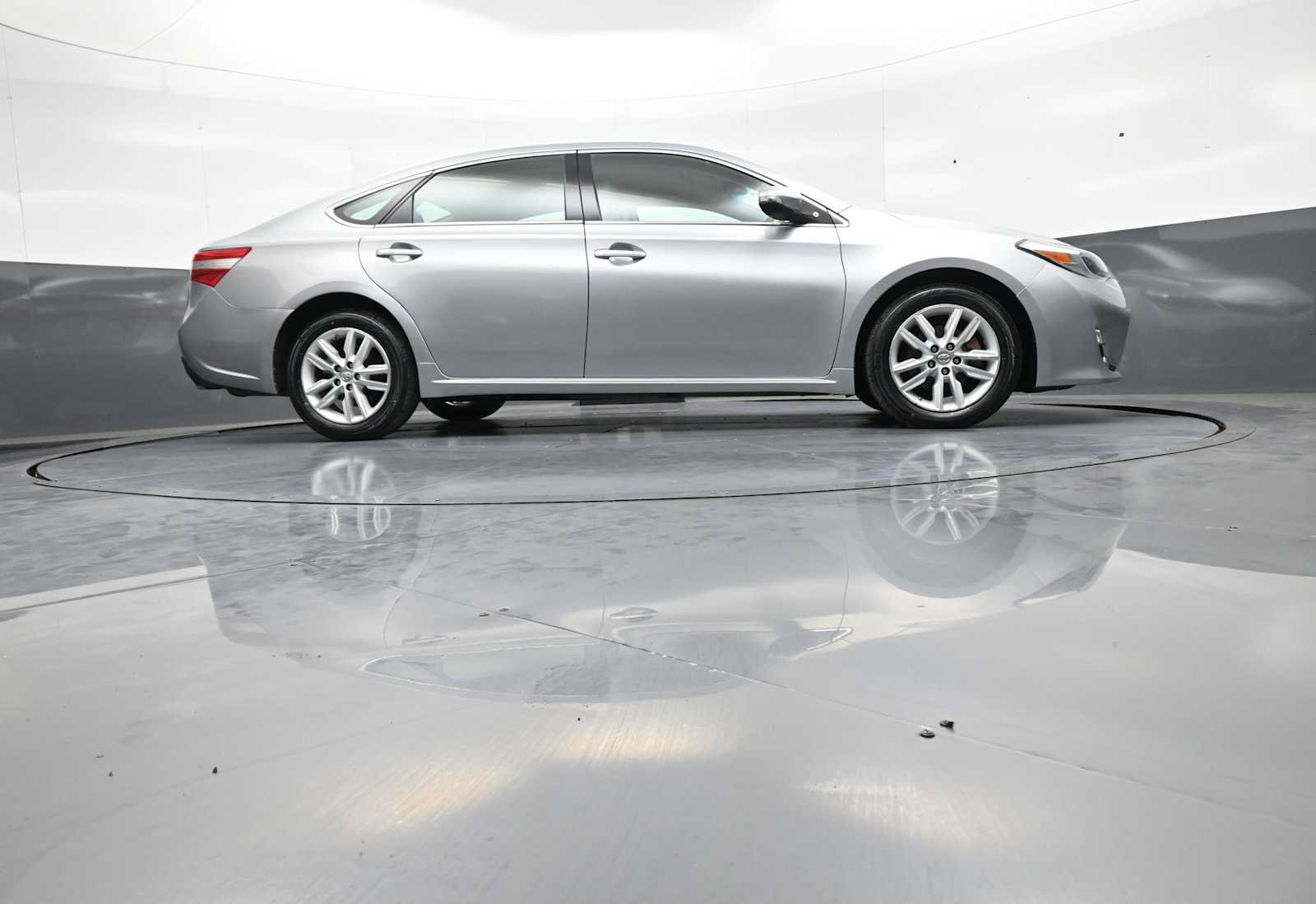 Used 2015 Toyota Avalon XLE FWD image 27