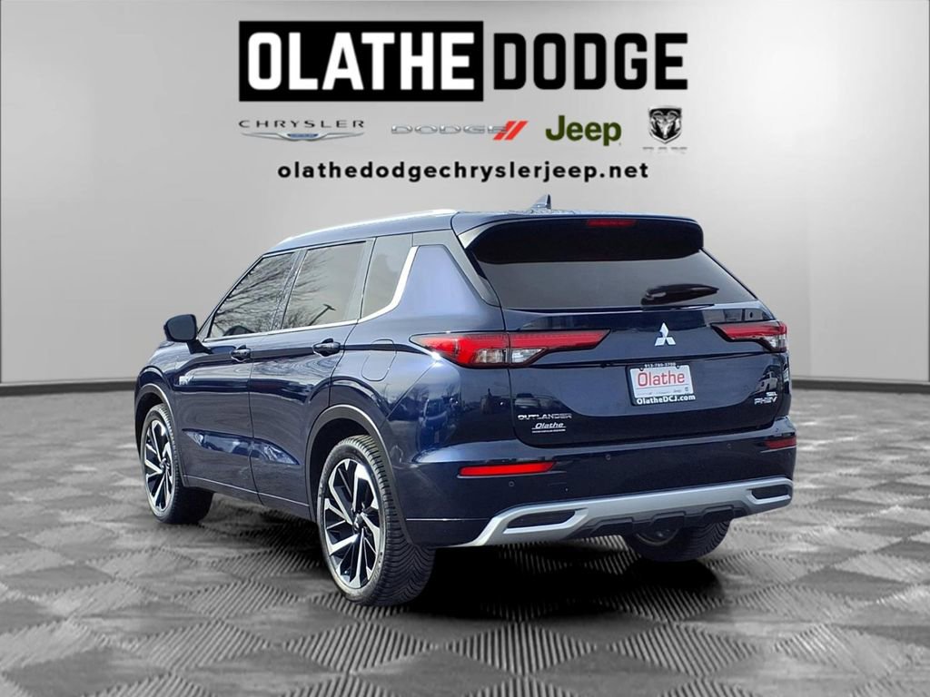 Used 2023 Mitsubishi Outlander SEL image 3