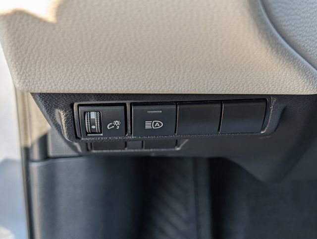 Used 2025 Toyota Corolla Cross L image 22