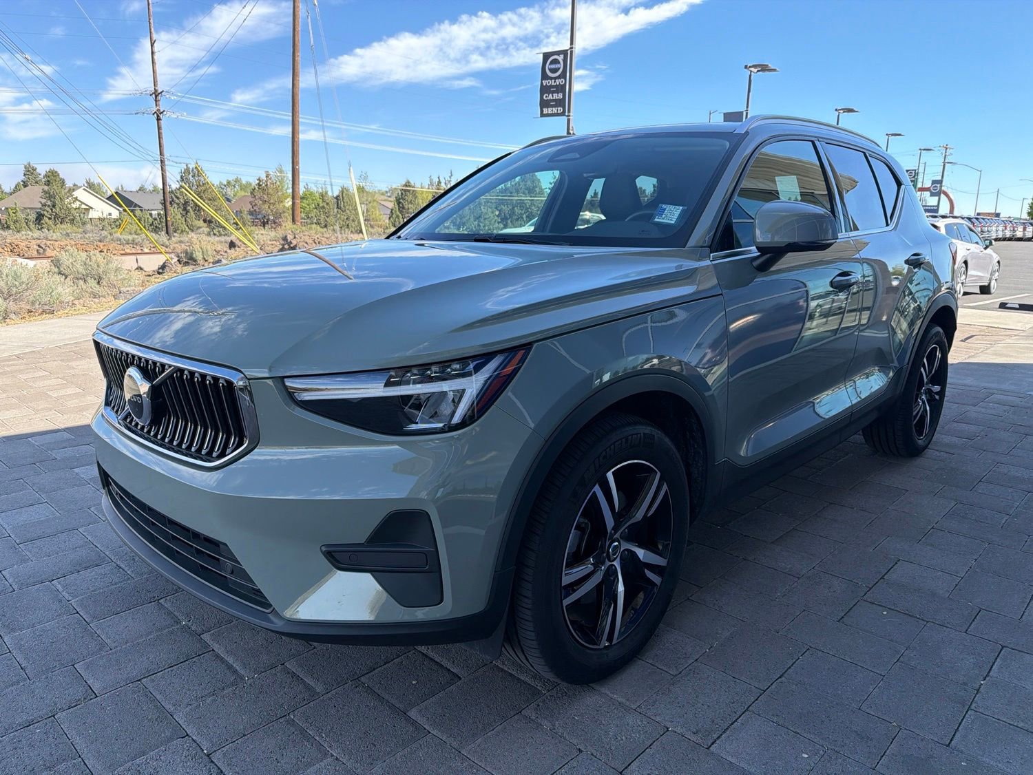 Used 2025 Volvo XC40 B5 Core AWD/4WD image 4