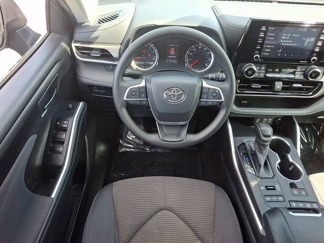Used 2022 Toyota Highlander L AWD/4WD image 12