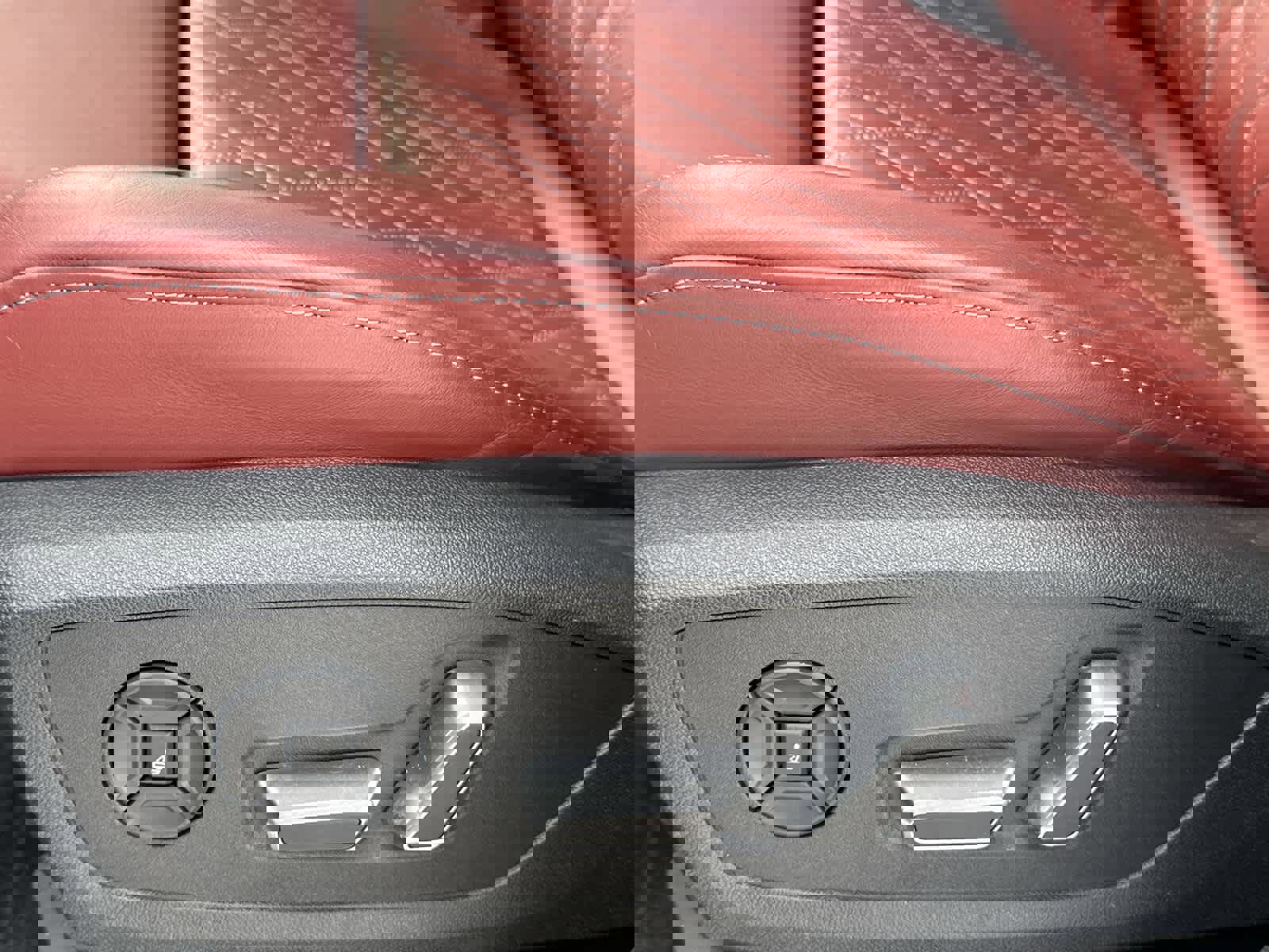 Used 2025 Audi SQ6 e-tron Premium Plus w/ Premium Plus image 12