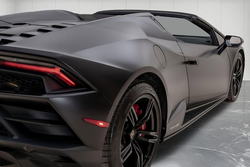 Used 2020 Lamborghini Huracan EVO image 10