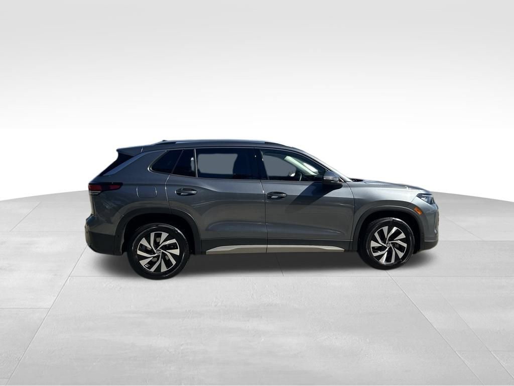 Used 2025 Volkswagen Tiguan S image 6