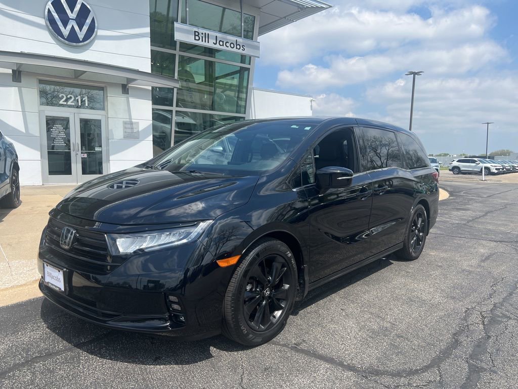 Used 2023 Honda Odyssey Sport image 2