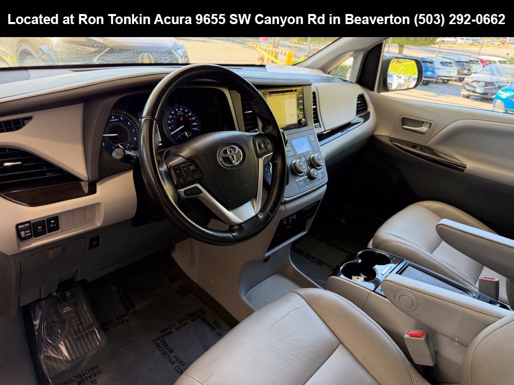 Used 2019 Toyota Sienna XLE w/ XLE Navigation Package FWD image 15