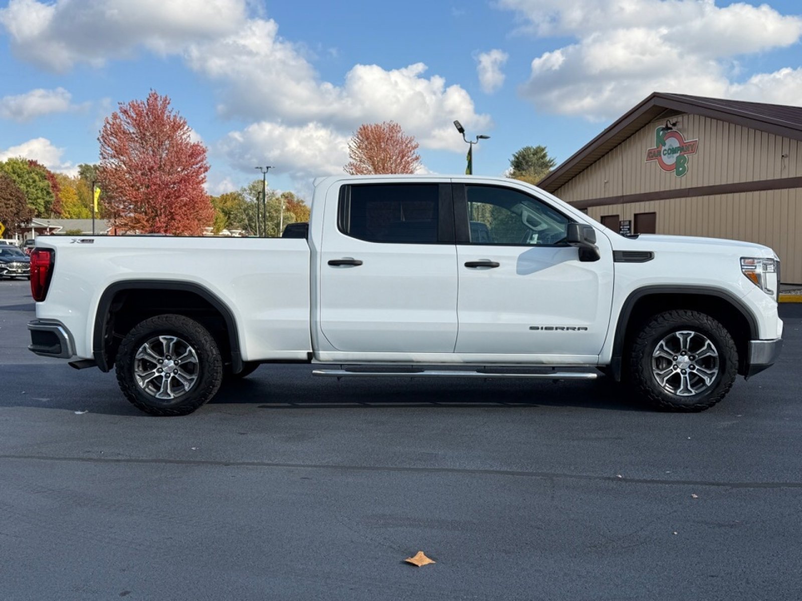 Used 2021 GMC Sierra 1500 4x4 Crew Cab w/ Sierra Value Package image 9