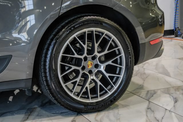 Used 2018 Porsche Macan Sport Edition AWD/4WD image 93