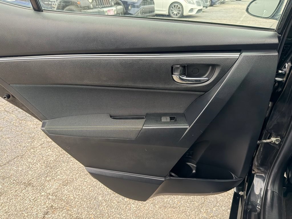 Used 2018 Toyota Corolla LE FWD image 19