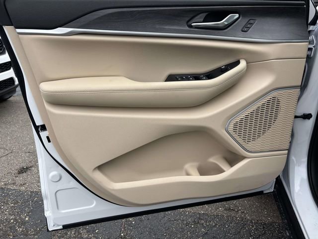 New 2026 Jeep Grand Cherokee Limited w/ Limited Altitude Package image 14