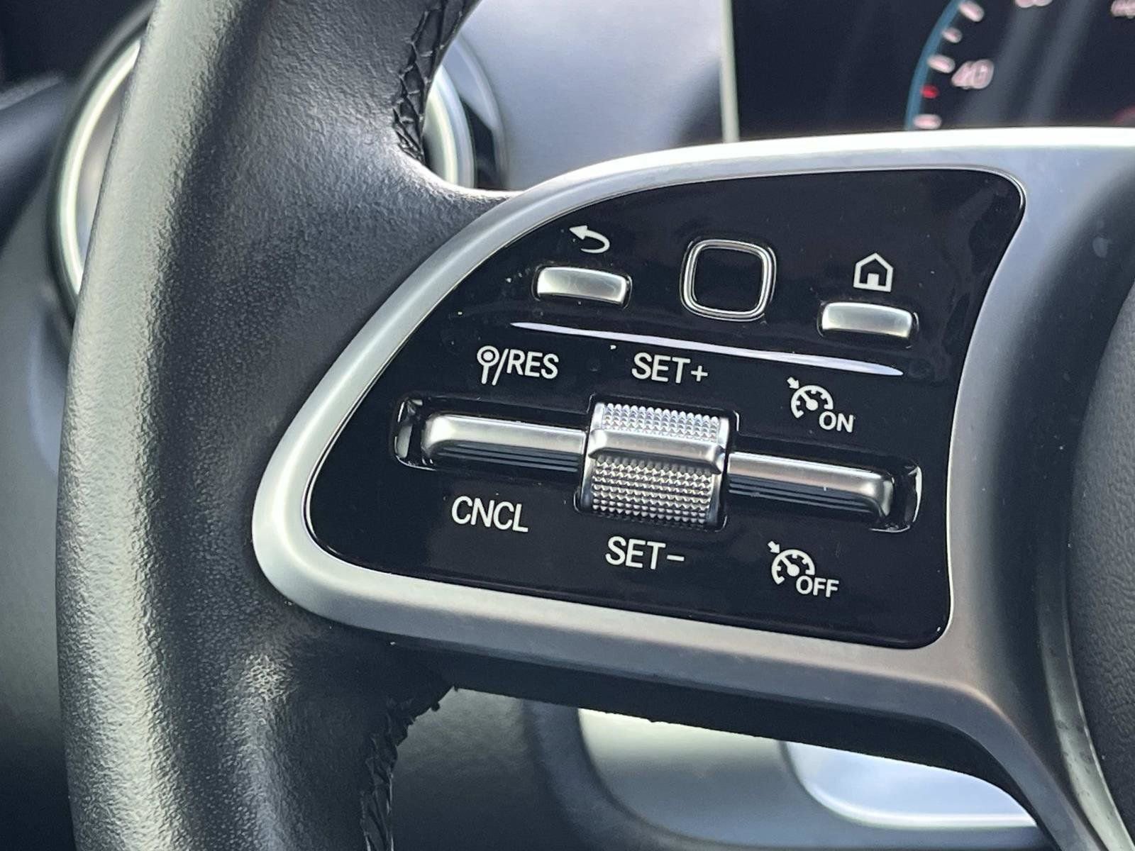 Used 2021 Mercedes-Benz GLB 250 w/ Premium Package image 25