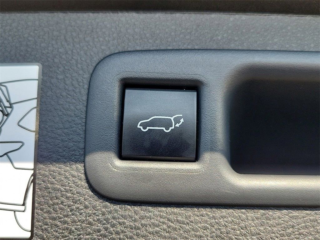 Used 2024 Toyota Highlander XLE image 30