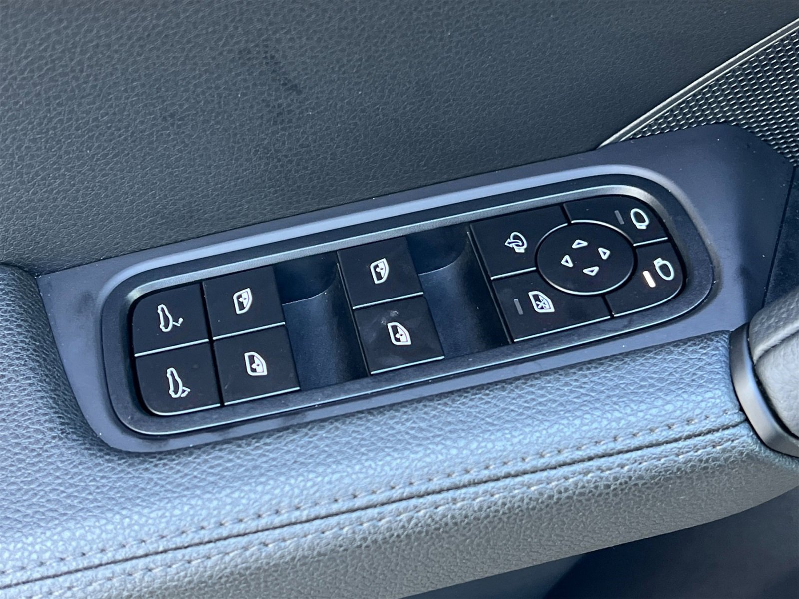 Certified 2025 Porsche Cayenne image 13