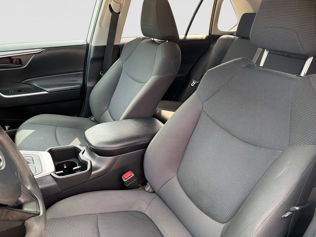 Used 2022 Toyota RAV4 LE AWD/4WD image 20