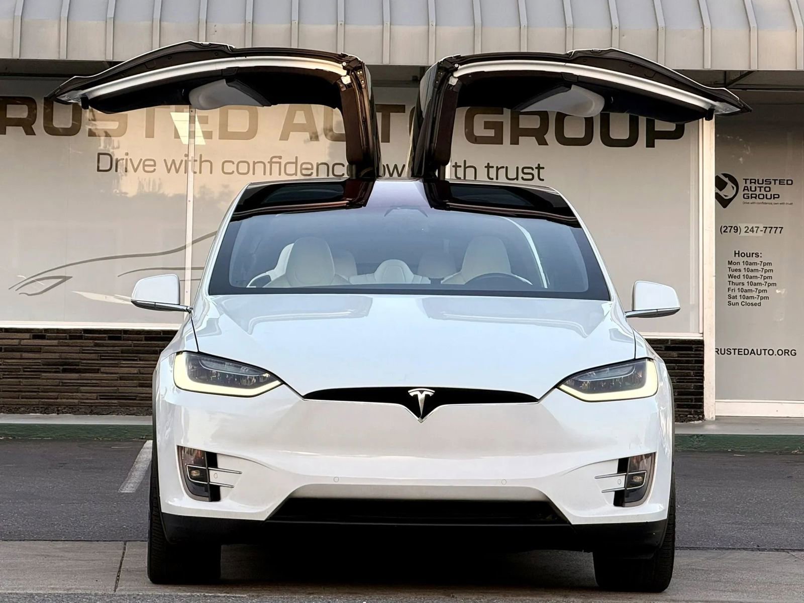 Used 2018 Tesla Model X 75D AWD/4WD image 3
