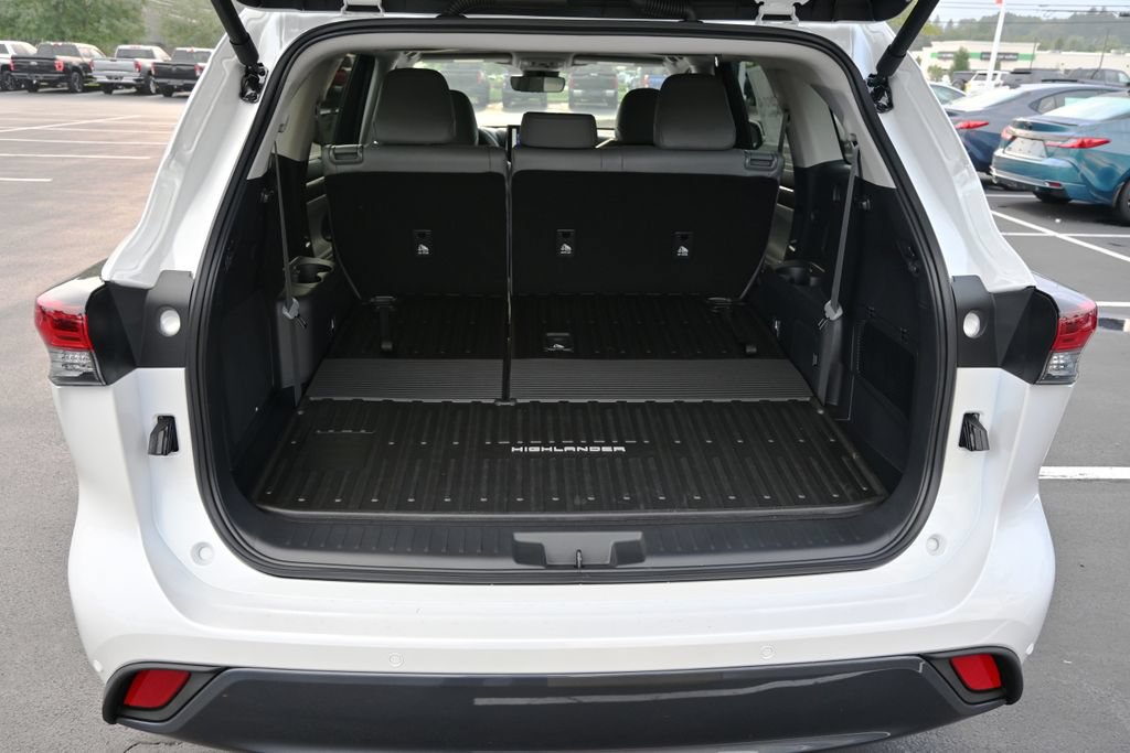 New 2026 Toyota Highlander Limited AWD/4WD image 7